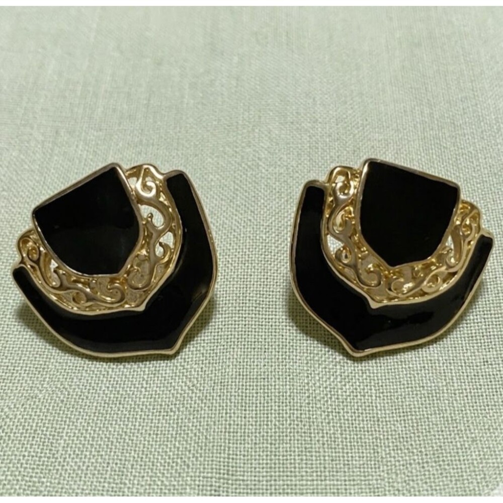 Vintage Black Enamel Gold tone Earrings Pierced 80s 90s